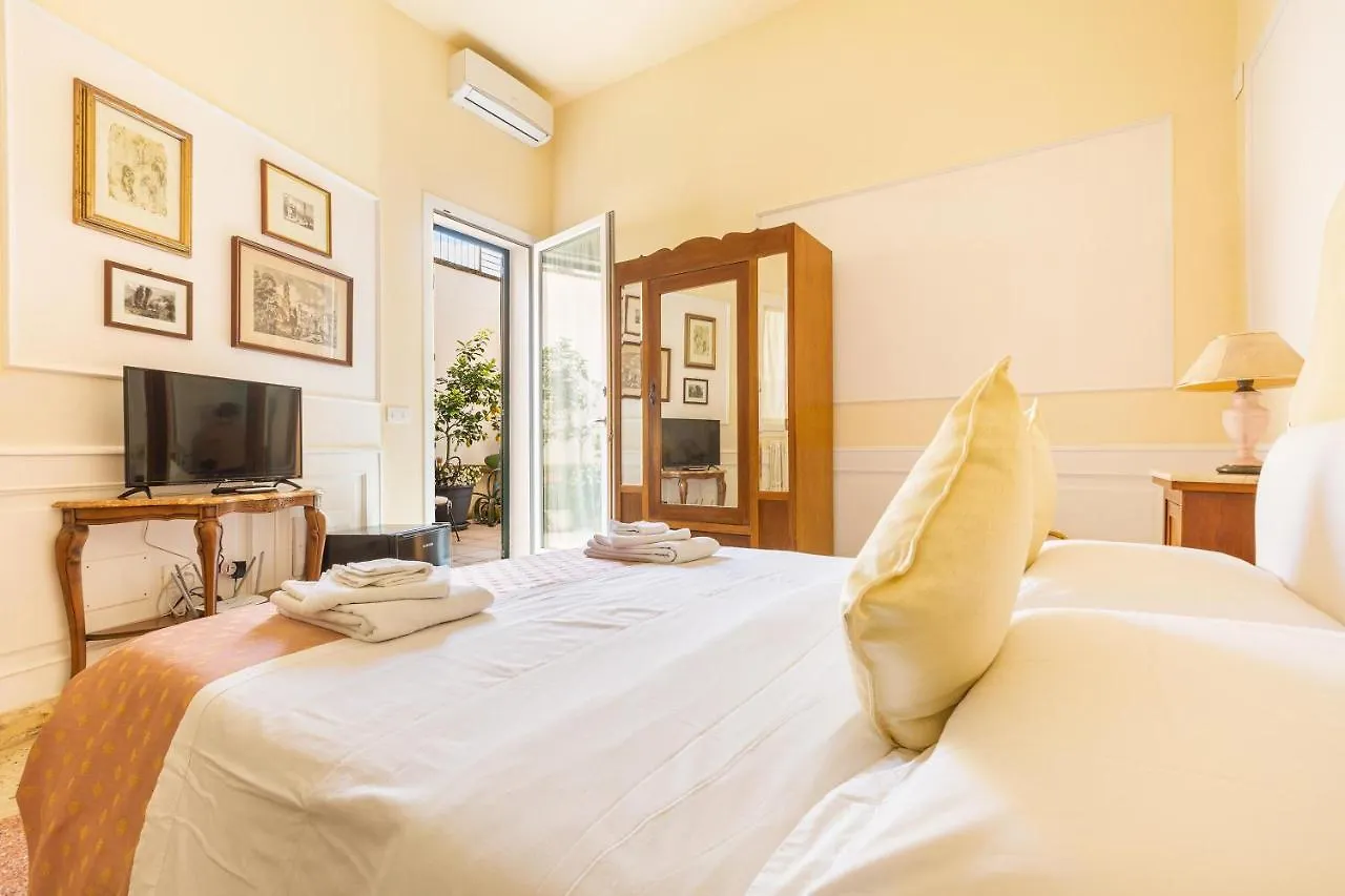 ** Bed & Breakfast Dimora Le Tre Muse Guesthouse Lecce Italy